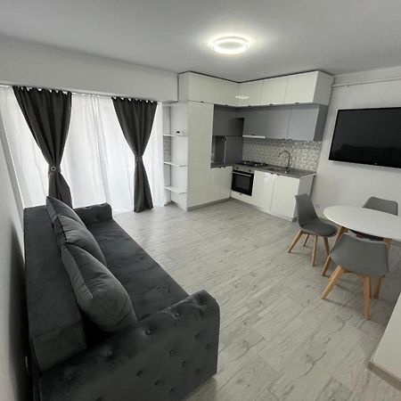 Luxy Apartment Craiova Exterior foto